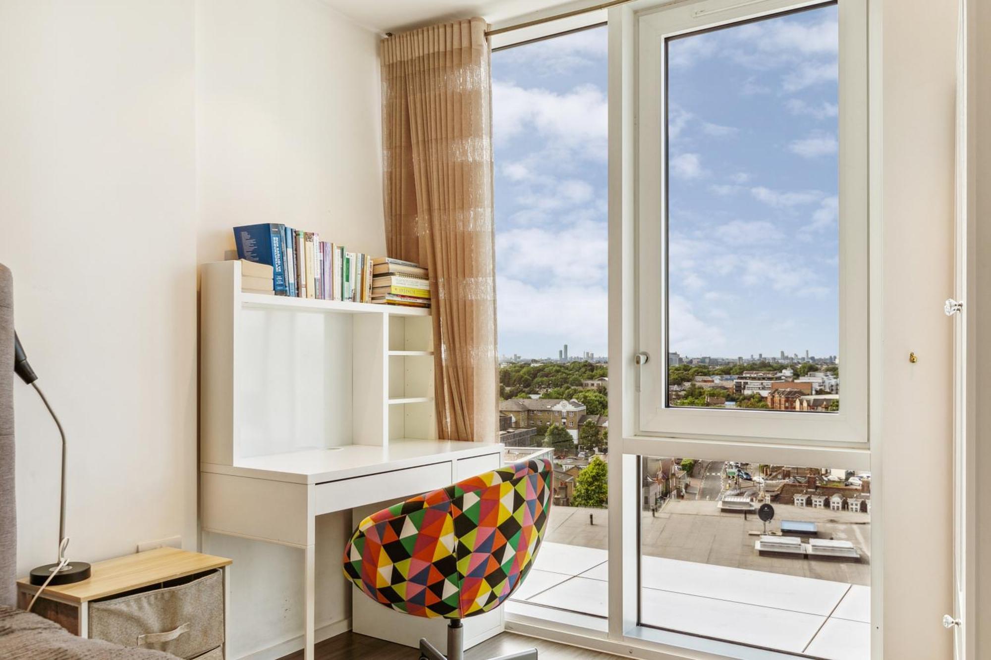 Chic 2-bedroom With Stunning Views In London