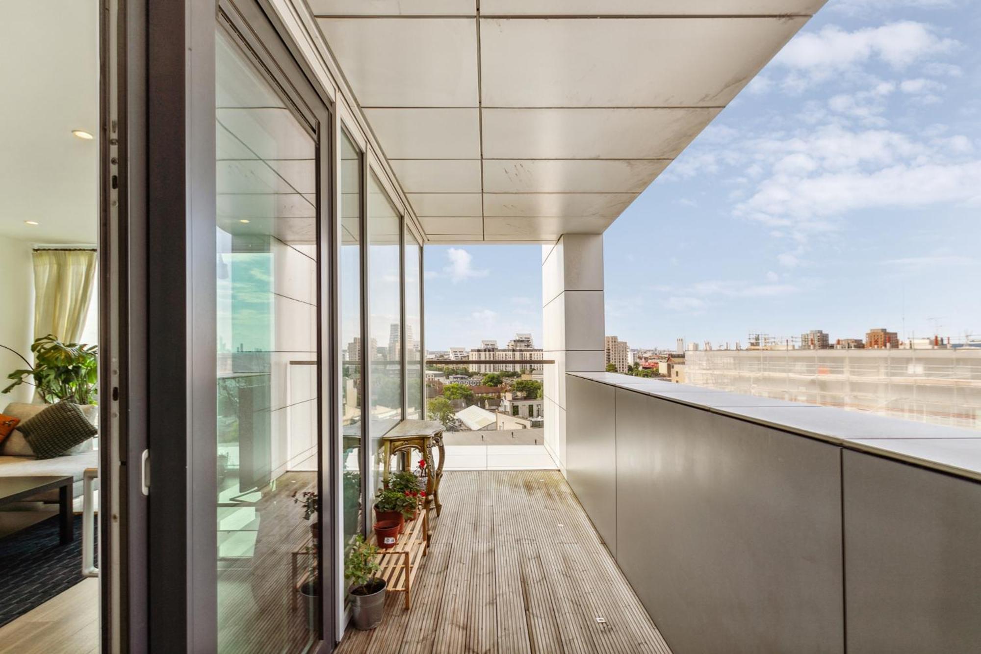 Chic 2-bedroom With Stunning Views In Apartment London