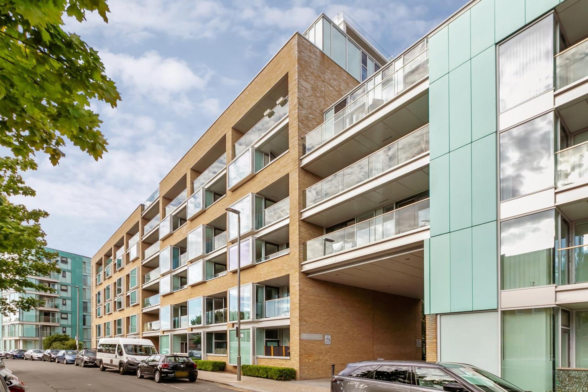 Chic 2-bedroom With Stunning Views In * London