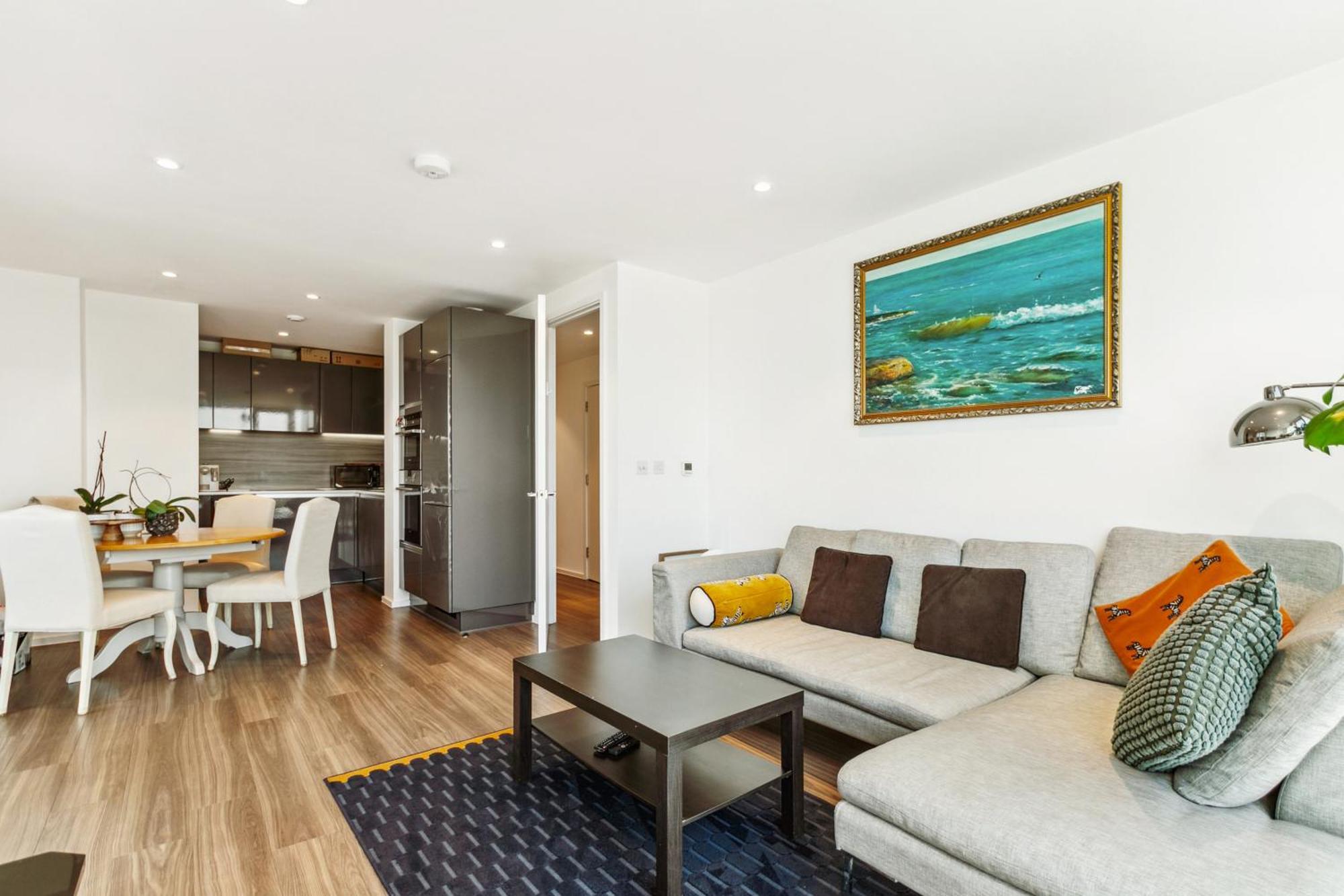 Chic 2-bedroom With Stunning Views In Apartment