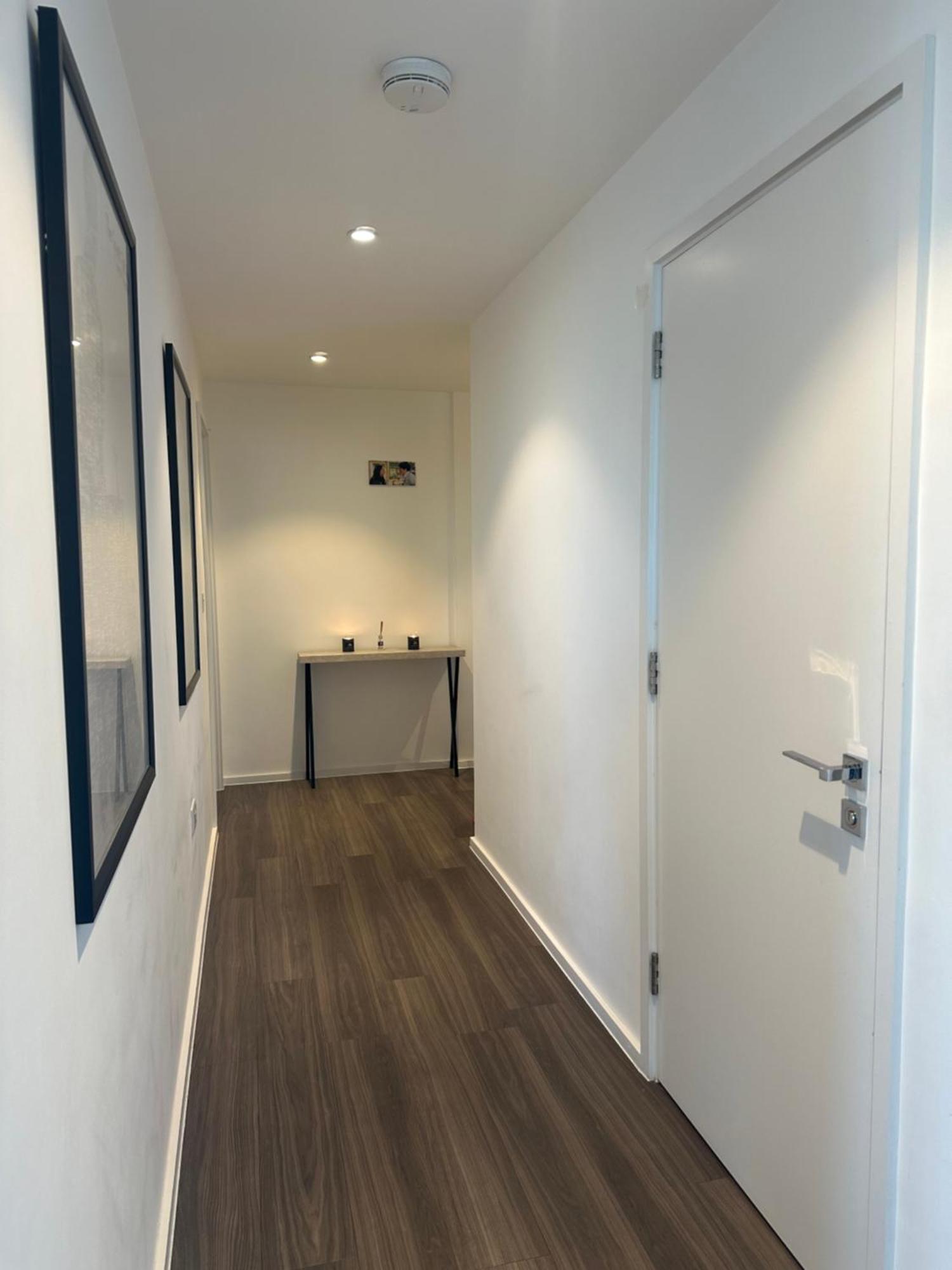 Chic 2-bedroom With Stunning Views In * London
