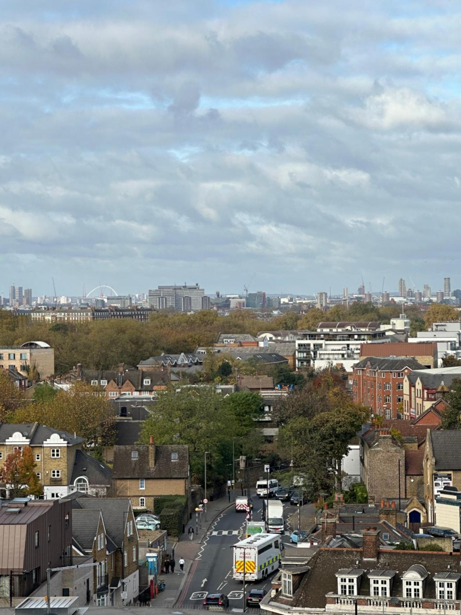 Chic 2-bedroom With Stunning Views In Apartment London