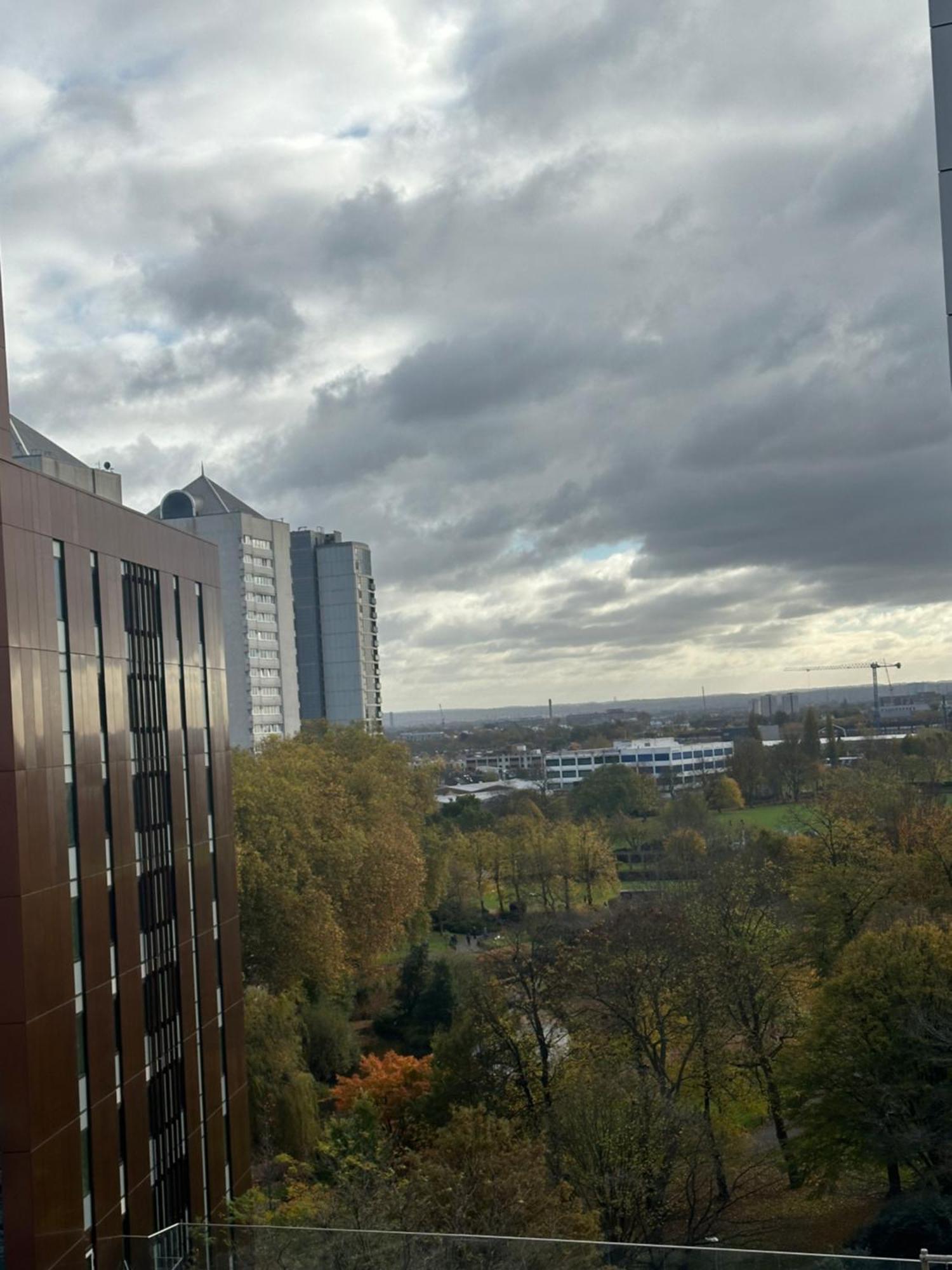 Apartment Chic 2-bedroom With Stunning Views In London